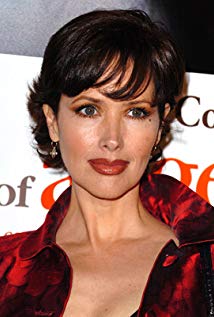 How tall is Janine Turner?